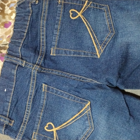 2 CHILDREN'S PLACE CAPRIS SZ 8 AND 2 TEES SZ 7 / 8 - Picture 11 of 16